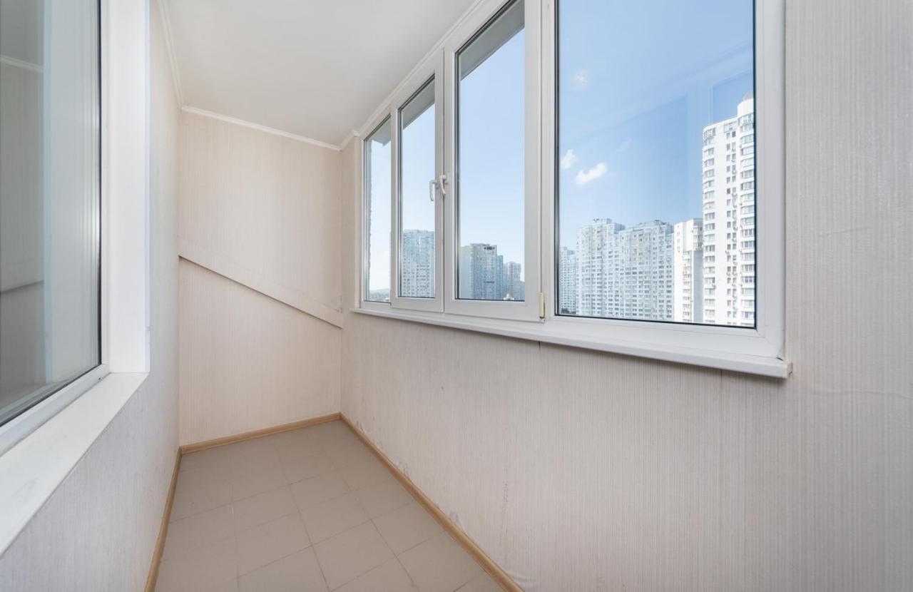 Большая 3 Комнатная На Осокорках Гмирі 2 Kiew Exterior foto
